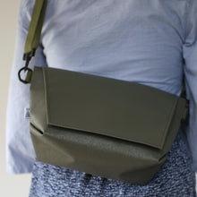 Load image into Gallery viewer, [STOCK] ANNA-30-FLAP OLIVE 右使い
