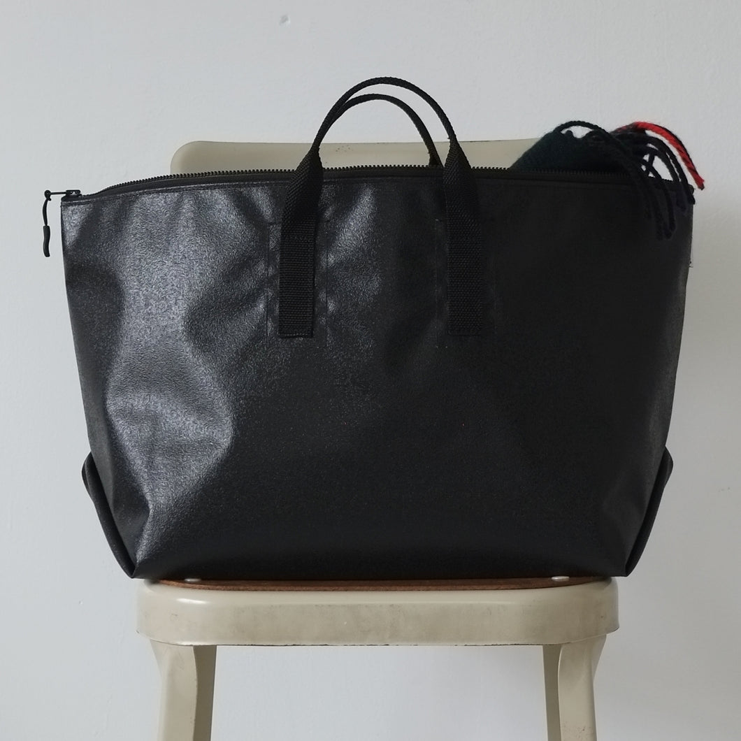 [STOCK] THE-VIVIENNE-ZIP-55  BLACK SHORT HANDLE 右使い