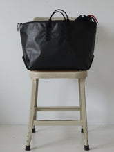 画像をギャラリービューアに読み込む, [STOCK] THE-VIVIENNE-ZIP-55  BLACK SHORT HANDLE 右使い
