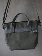 画像をギャラリービューアに読み込む, [STOCK] FOLLOW-ZIP-25+STRAP OLIVE×GRAY SHORT HANDLE 右使い
