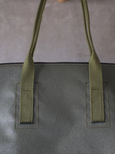 画像をギャラリービューアに読み込む, [STOCK] THE-VIVIENNE-ZIP-55  OLIVE×BLACK ZIPPER MEDIUM HANDLE 右使い
