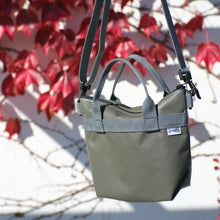 画像をギャラリービューアに読み込む, [STOCK] FOLLOW-ZIP-25+STRAP OLIVE×GRAY SHORT HANDLE 右使い
