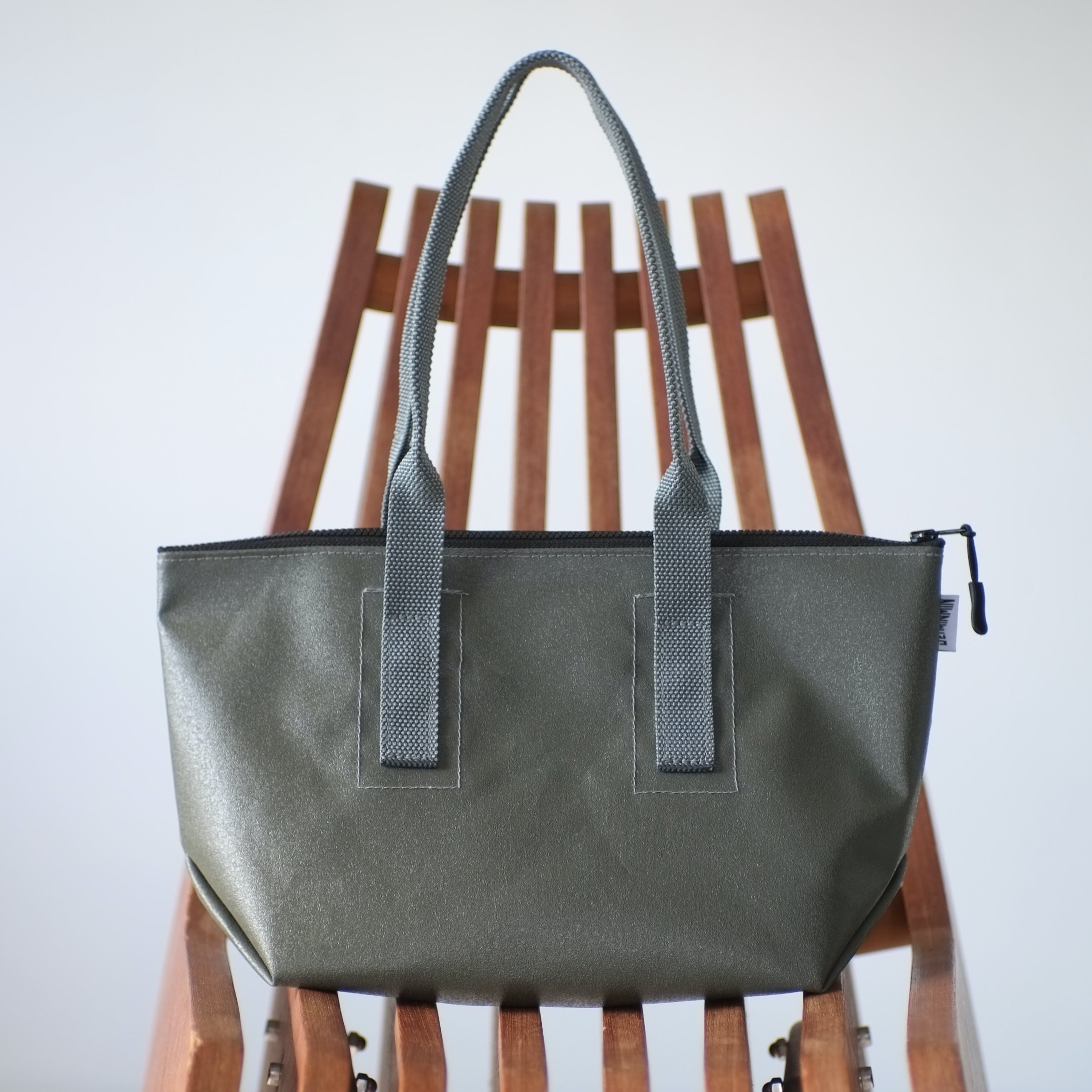 STOCK] THE-VIVIENNE-ZIP-35 GRAY MEDIUM HANDLE 右使い – JETMINMIN