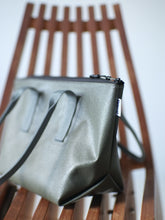 画像をギャラリービューアに読み込む, [STOCK] THE-VIVIENNE-ZIP-35  GRAY MEDIUM HANDLE 右使い
