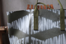 画像をギャラリービューアに読み込む, [STOCK] THE-VIVIENNE-MONOGRAM-55  OLIVE-LONG
