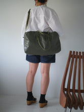 画像をギャラリービューアに読み込む, [STOCK] CHRISSIE-45+STRAP / OLIVE / MEDIUM HANDLE
