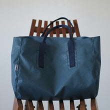 画像をギャラリービューアに読み込む, [STOCK] KATE / BLUE / MEDIUM HANDLE

