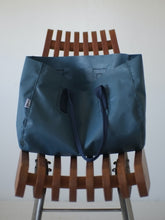 画像をギャラリービューアに読み込む, [STOCK] KATE / BLUE / MEDIUM HANDLE
